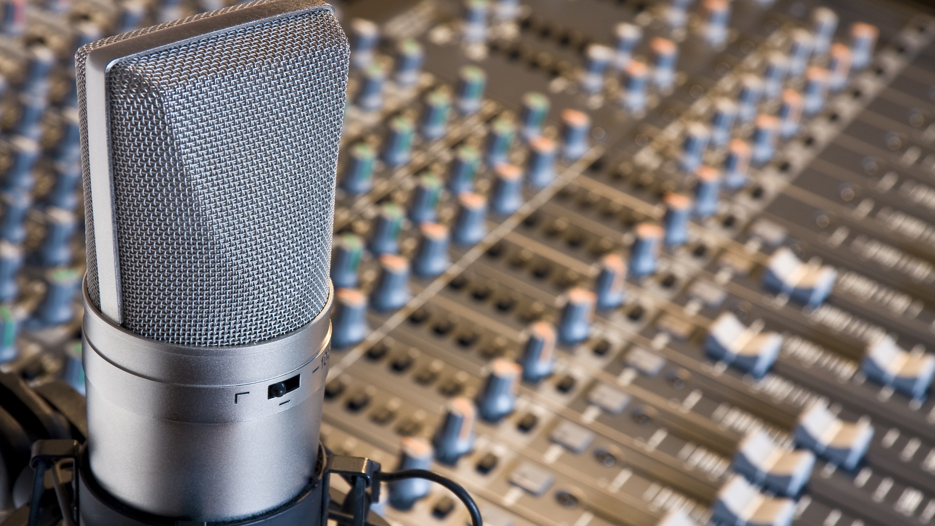 artistic-recording-studio-659941